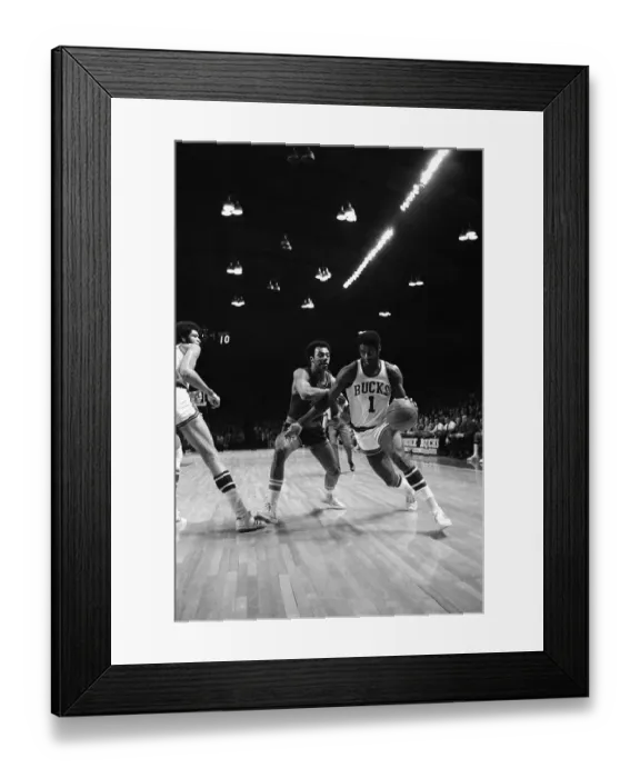 Framed Print : Oscar Robertson in Action Framed Print : Oscar Robertson in Action
