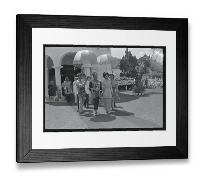 Framed Print : Sultan Halim Muzzam Shah and Tengku Bahiyah Strolling Framed Print : Sultan Halim Muzzam Shah and Tengku Bahiyah Strolling
