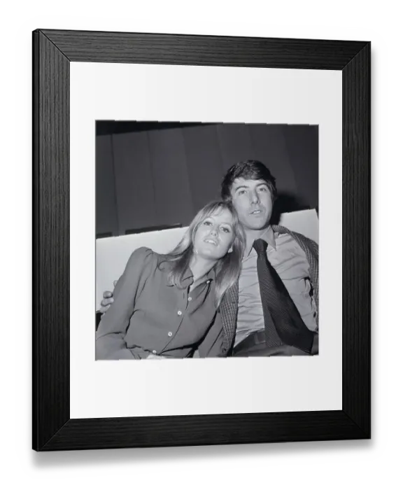 Framed Print : Dustin Hoffman and Susan George Framed Print : Dustin Hoffman and Susan George