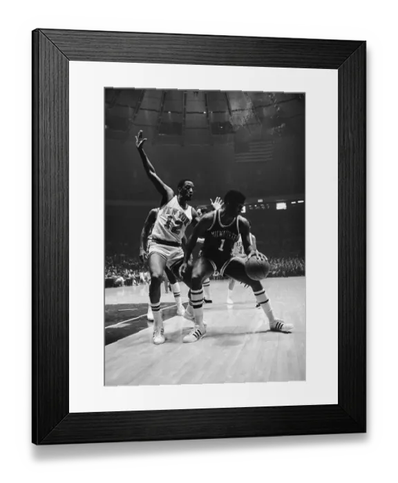 Framed Print : Oscar Robertson in Basketball Action Framed Print : Oscar Robertson in Basketball Action