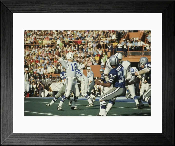 Framed Print : Earl Morrall Throwing a Pass
