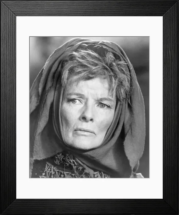 Framed Print : Katharine Hepburn as Hecuba, Queen of Troy Framed Print : Katharine Hepburn as Hecuba, Queen of Troy