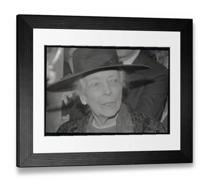 Framed Print : Portrait of Alice Roosevelt Longworth Framed Print : Portrait of Alice Roosevelt Longworth