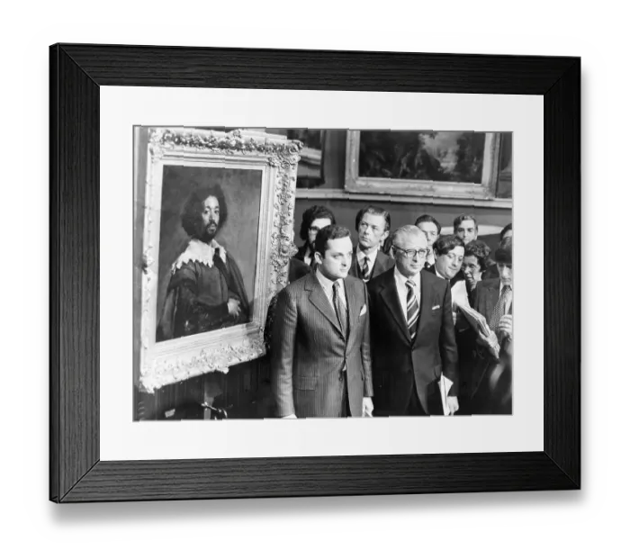 Framed Print : Alec Wildenstein with Velazquez Painting Framed Print : Alec Wildenstein with Velazquez Painting