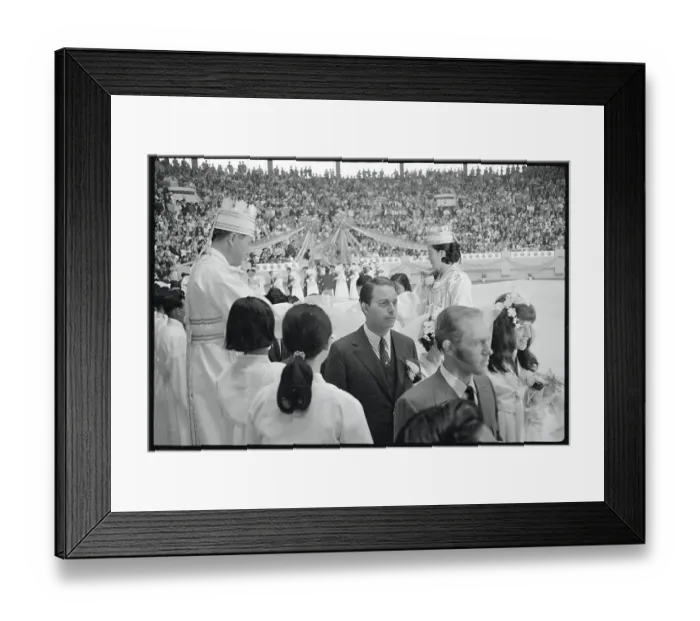 Framed Print : Sun Mung Moon at Mass Wedding Ceremony Framed Print : Sun Mung Moon at Mass Wedding Ceremony
