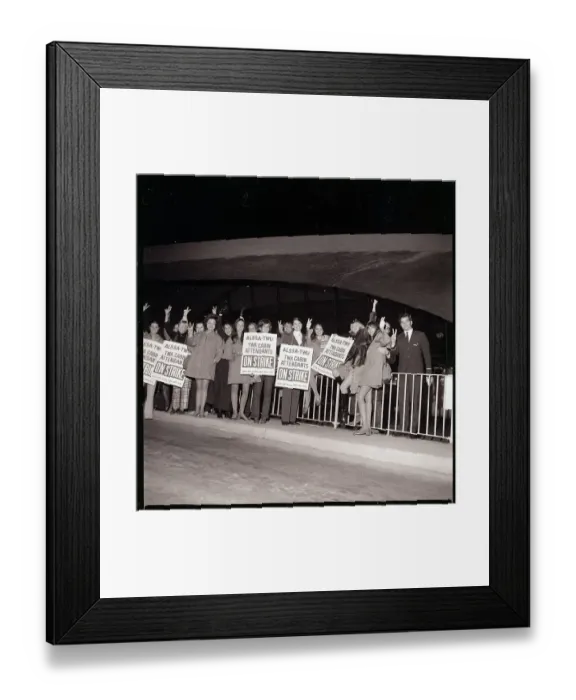 Framed Print : Striking Flight Attendants Give V-Sign Framed Print : Striking Flight Attendants Give V-Sign