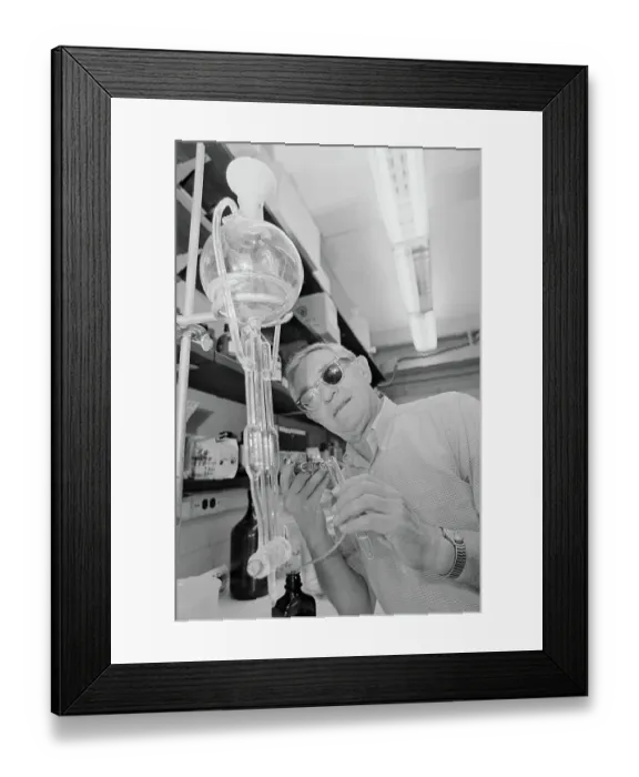 Framed Print : Nobel Laureate Julius Axelrod Framed Print : Nobel Laureate Julius Axelrod