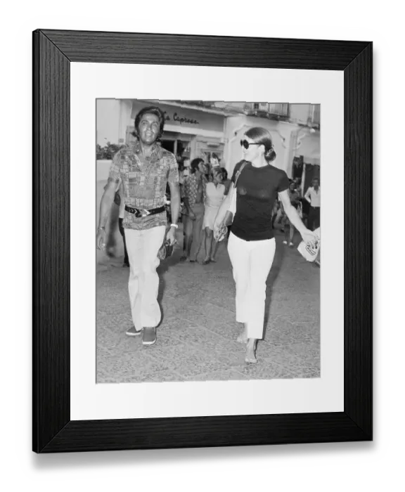 Framed Print : Jacqueline Onassis Walking with Valentino Framed Print : Jacqueline Onassis Walking with Valentino
