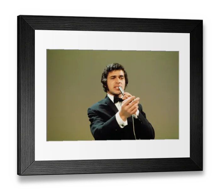 Framed Print : Engelbert Humperdink Singing Framed Print : Engelbert Humperdink Singing