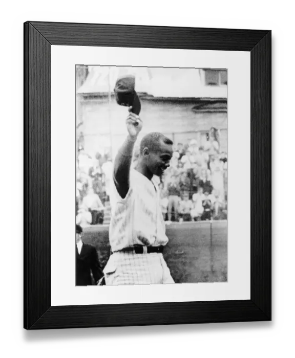 Framed Print : Ernie Banks After His 500th Home Run