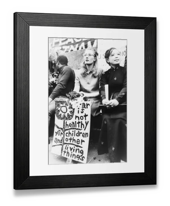 Framed Print : Vanessa Redgrave during an antiwar Rally in London Framed Print : Vanessa Redgrave during an antiwar Rally in London