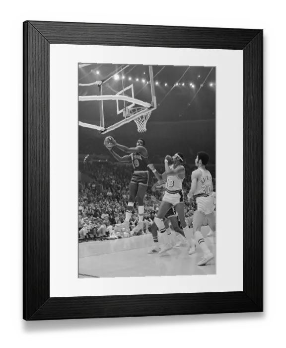Framed Print : Willis Reed Doing a Lay-up Framed Print : Willis Reed Doing a Lay-up