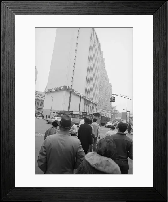Framed Print : New Yorkers Watching News Flash About Apollo 13 Framed Print : New Yorkers Watching News Flash About Apollo 13