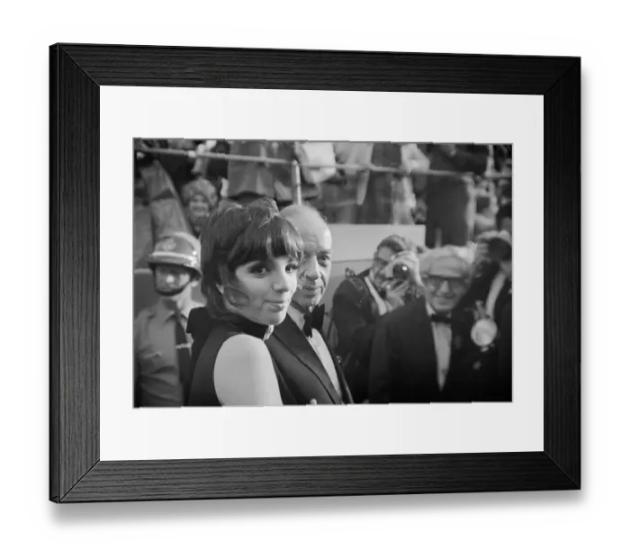 Framed Print : Liza Minnelli Arriving with Father Vincente