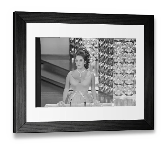 Framed Print : Elizabeth Taylor Presenting Best Film Oscar Framed Print : Elizabeth Taylor Presenting Best Film Oscar