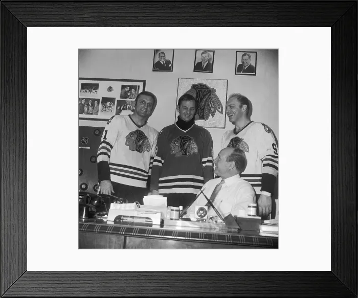 Framed Print : Billy Reay Sitting With Black Hawks Players Framed Print : Billy Reay Sitting With Black Hawks Players