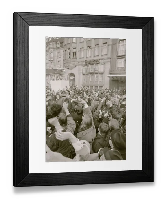 Framed Print : Crowds Cheering for Willy Brandt Framed Print : Crowds Cheering for Willy Brandt
