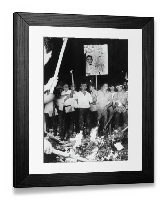 Framed Print : Protestors Against Ferdinand Marcos In Manila Framed Print : Protestors Against Ferdinand Marcos In Manila