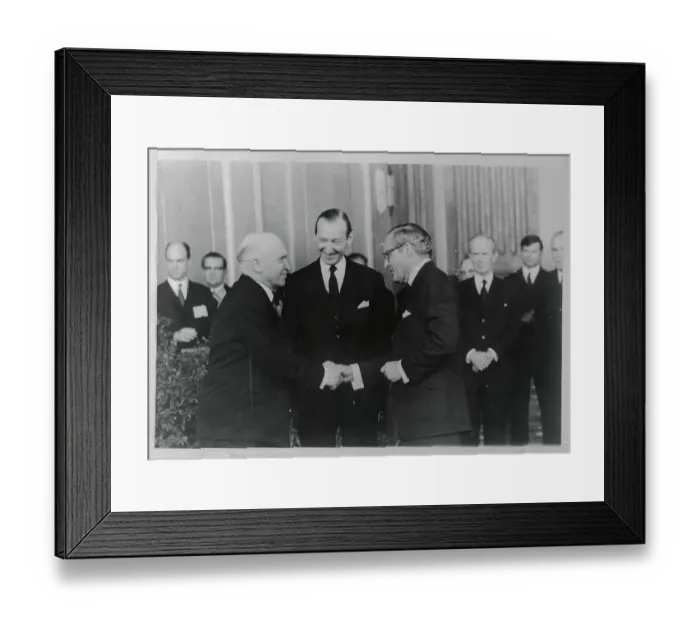 Framed Print : Delegates for Strategic Arms Shaking Hands