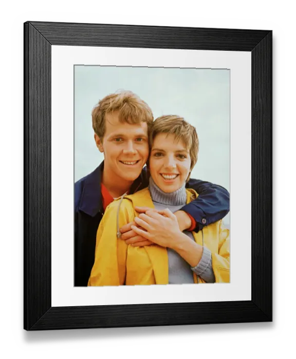 Framed Print : Liza Minnelli and Wendell Burton of Sterile Cuckoo Framed Print : Liza Minnelli and Wendell Burton of Sterile Cuckoo