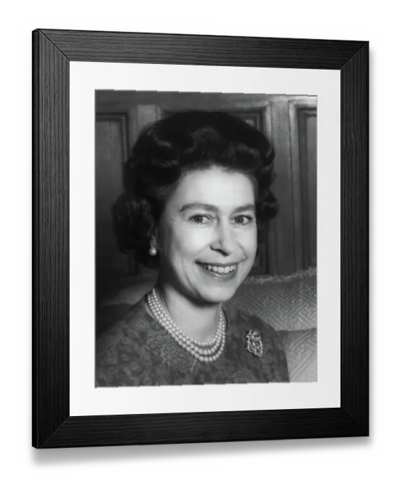 Framed Print : Portrait of Queen Elizabeth II Framed Print : Portrait of Queen Elizabeth II