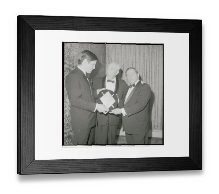 Framed Print : Tom Seaver Holding Award with Commissioner Framed Print : Tom Seaver Holding Award with Commissioner