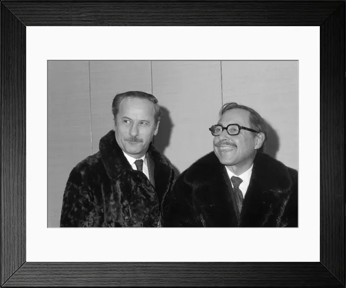 Framed Print : Tennessee Williams with Eli Wallach Framed Print : Tennessee Williams with Eli Wallach