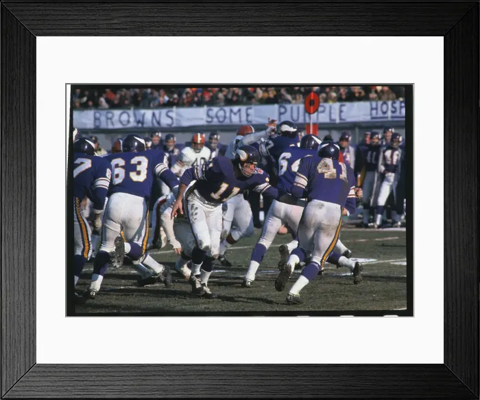 Framed Print : Dave Osborn Receiving a Handoff Framed Print : Dave Osborn Receiving a Handoff