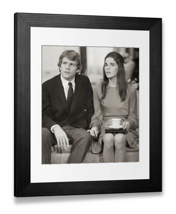 Framed Print : Ryan O'Neal and Ali MacGraw in Love Story Framed Print : Ryan O'Neal and Ali MacGraw in Love Story