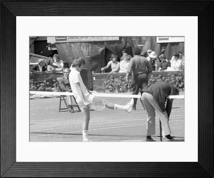 Framed Print : Jimmy Connors Pretending to Kick a Linesman Framed Print : Jimmy Connors Pretending to Kick a Linesman