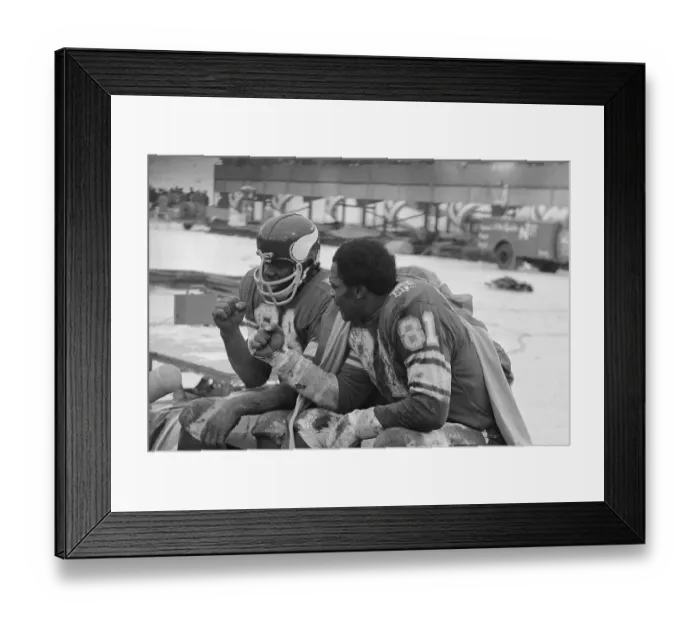 Framed Print : Carl Eller and Alan Page Clenching Fists Framed Print : Carl Eller and Alan Page Clenching Fists