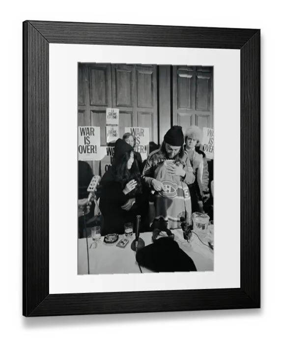 Framed Print : John Lennon and Yoko Ono Receiving Gift Framed Print : John Lennon and Yoko Ono Receiving Gift