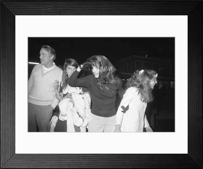 Framed Print : Jacqueline Kennedy and Children at Airport Framed Print : Jacqueline Kennedy and Children at Airport