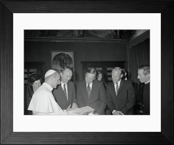 Framed Print : Astronauts with Pope Paul VI Framed Print : Astronauts with Pope Paul VI