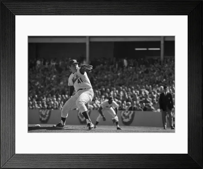 Framed Print : Tom Seaver Pitching Framed Print : Tom Seaver Pitching