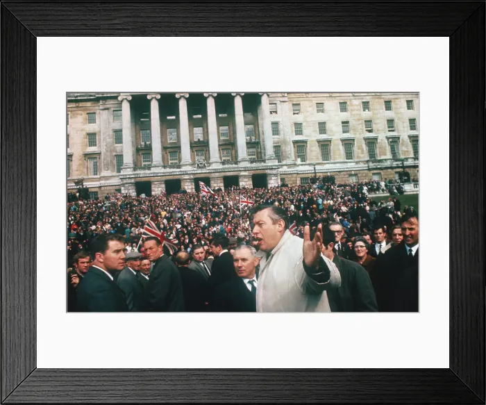 Framed Print : Reverend Ian Paisley Stressing a Particular Point Framed Print : Reverend Ian Paisley Stressing a Particular Point
