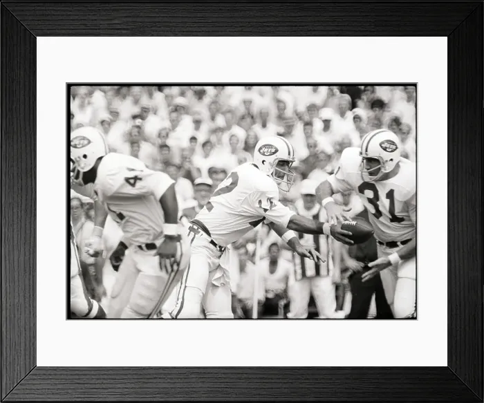 Framed Print : Joe Namath Hands Off To Bill Mathis