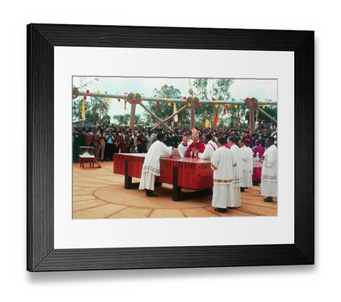 Framed Print : Pope Paul VI Officiating at Altar Framed Print : Pope Paul VI Officiating at Altar