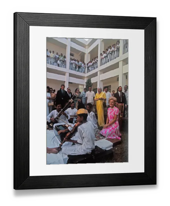 Framed Print : Nixon Admiring a Qawali Band Framed Print : Nixon Admiring a Qawali Band