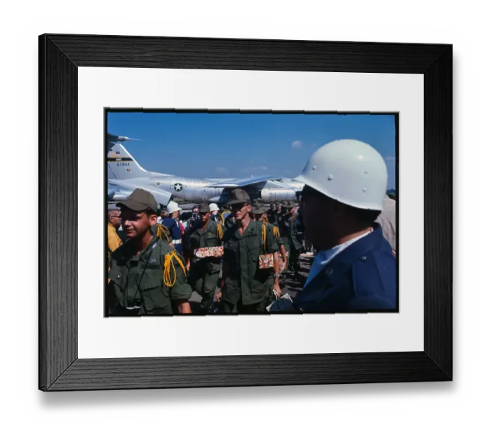 Framed Print : Soldiers Arriving Home From Vietnam Framed Print : Soldiers Arriving Home From Vietnam