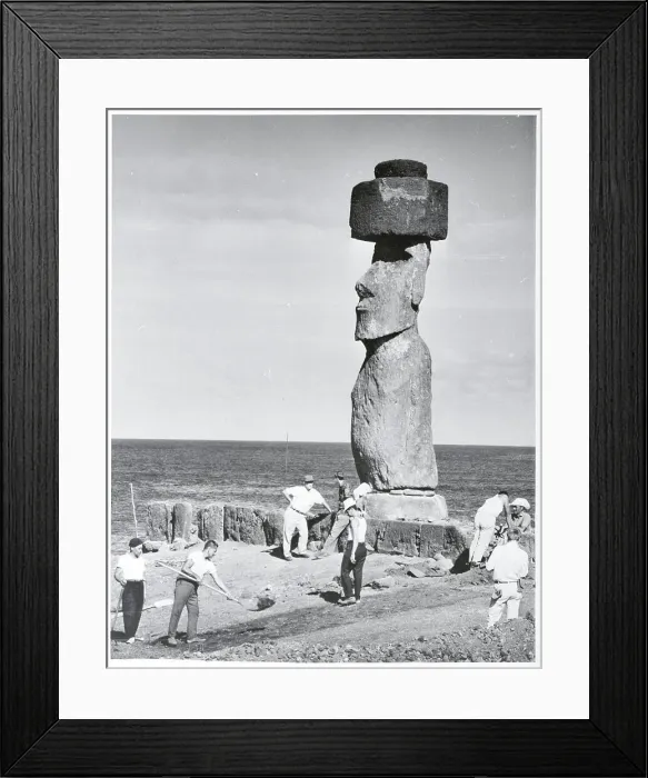 Framed Print : Archaeologists with Large Statue Framed Print : Archaeologists with Large Statue