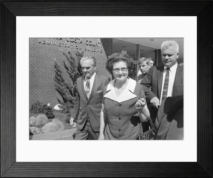Framed Print : Sheriff Taking Killer Ruth Judd To Jail