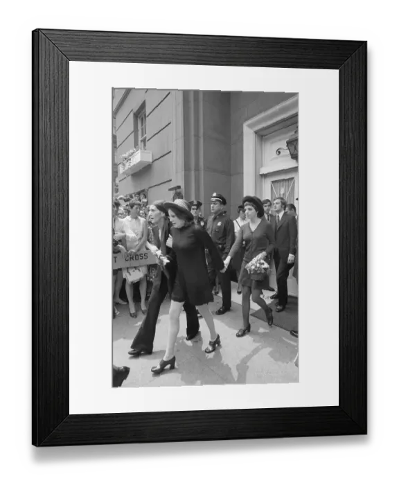 Framed Print : Liza Minnelli Leaving Funeral Home Framed Print : Liza Minnelli Leaving Funeral Home