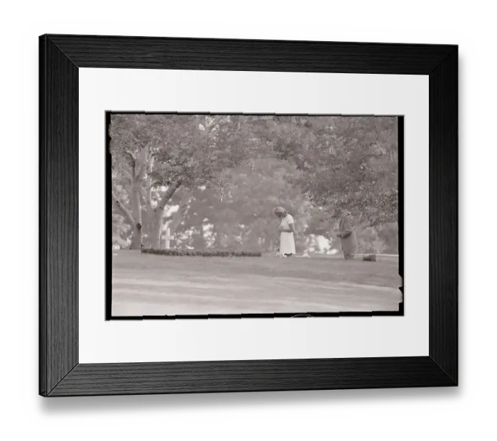 Framed Print : Ethel Kennedy Kneeling at Robert F. Kennedy Gravesite Framed Print : Ethel Kennedy Kneeling at Robert F. Kennedy Gravesite