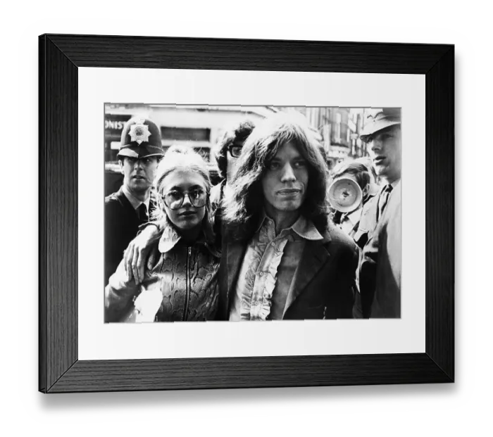 Framed Print : Mick Jagger and Marianne Faithfull Arriving at Court Framed Print : Mick Jagger and Marianne Faithfull Arriving at Court