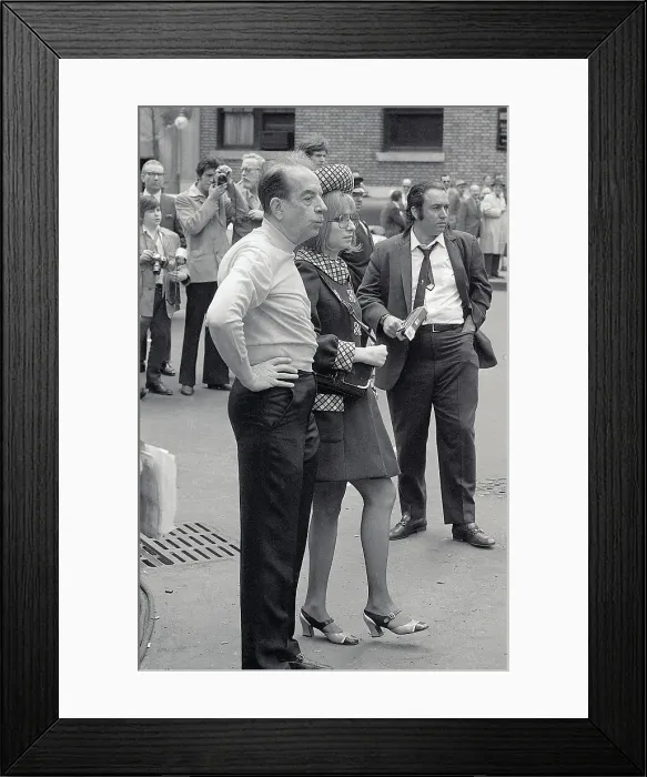 Framed Print : Barbra Streisand with Vincente Minnelli Framed Print : Barbra Streisand with Vincente Minnelli