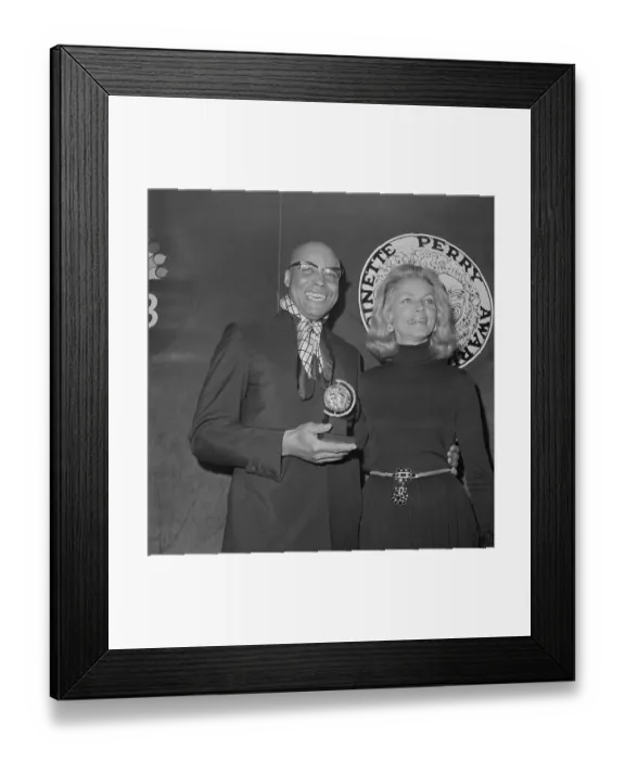 Framed Print : James Earl Jones with Lauren Bacall Framed Print : James Earl Jones with Lauren Bacall