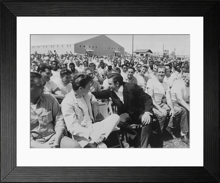 Framed Print : Johnny Cash Speaking to Inmates