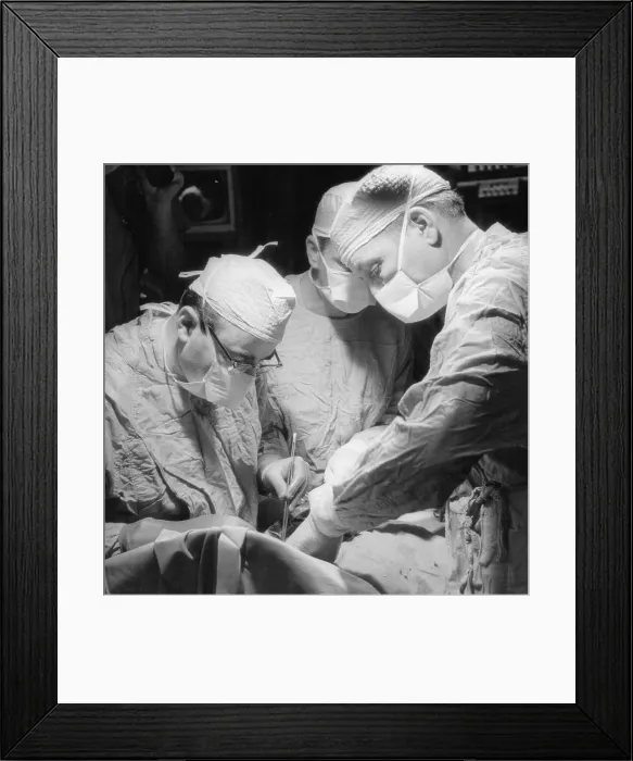 Framed Print : Surgeons Implant 1St Heart Transplant Framed Print : Surgeons Implant 1St Heart Transplant