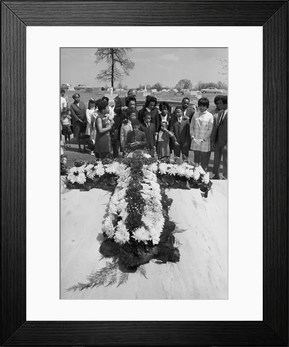 Framed Print : Coretta Scott King and Family Near Large Cross on Grave Framed Print : Coretta Scott King and Family Near Large Cross on Grave